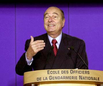 Μια γυναίκα κατάσκοπος απειλεί την πολιτική ζωή της Γαλλίας