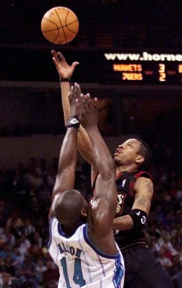 Πρεμιέρα με εκπλήξεις στα πλέι οφ του ΝΒΑ