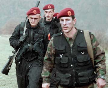 Οι μουσουλμάνοι στη Βρετανία χρηματοδοτούν τον KLA, αποκαλύπτει βρετανική εφημερίδα