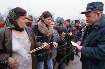 Αντίθετοι οι περισσότεροι Βρετανοί στα κέντρα υποδοχής προσφύγων