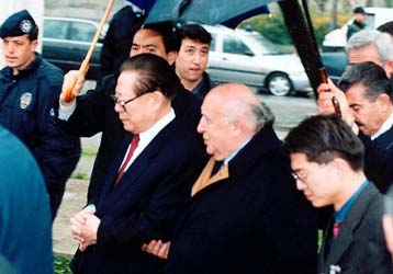 Επίσκεψη στην Αθήνα πραγματοποιεί ο Κινέζος πρόεδρος Ζιανγκ Ζεμίν