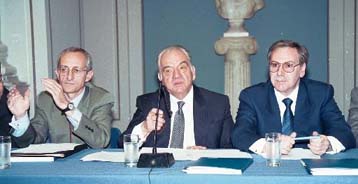 Σύγκλιση με τα επιτόκια του ευρώ επιδιώκουν οι ελληνικές τράπεζες