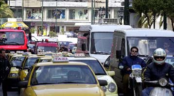 Η παράνομη στάθμευση επιδεινώνει το κυκλοφοριακό χάος της Αθήνας