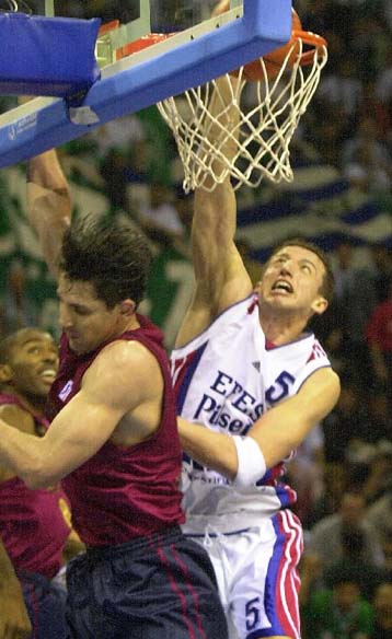 Η Εφές Πίλσεν κατέκτησε την 3η θέση της Ευρωλίγκα με νίκη 75-69 επί της Μπαρτσελόνα