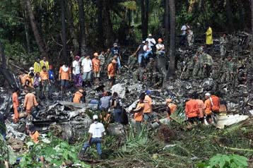 Βρέθηκε το μαύρο κουτί του Μπόινγκ που συνετρίβη στις Φιλιππίνες