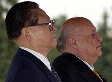 Οικονομία, αλλά και Ουιγούροι, στο επίκεντρο των συνομιλιών Ντεμιρέλ – Ζιανγκ