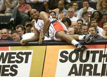 Η Σάρλοτ πήρε το πλεονέκτημα έδρας από τη Φιλαδέλφεια