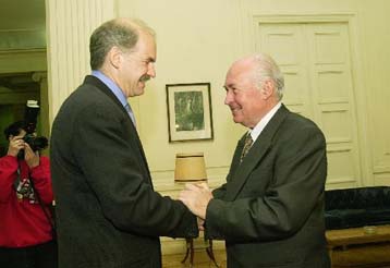 Οι εξελίξεις σε Κυπριακό και ενταξιακή πορεία στη συνάντηση Παπανδρέου – Βασιλείου