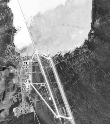Δορυφορικές φωτογραφίες της Περιοχής 51 απογοητεύουν τους πιστούς των UFO