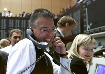 Τα κέρδη της Γουόλ Στριτ φέρνουν χαμόγελα και στην Ευρώπη