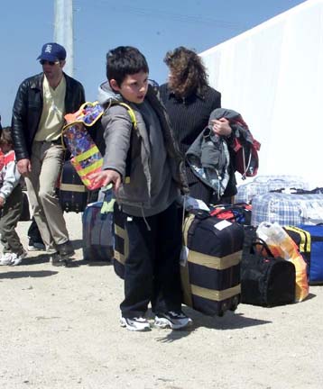 Κέντρα υποδοχής για τους μετανάστες προτείνουν οι Τόρις