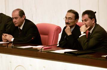 Προς τις προεδρικές εκλογές η Τουρκία, υπό το άγρυπνο βλέμμα του στρατού