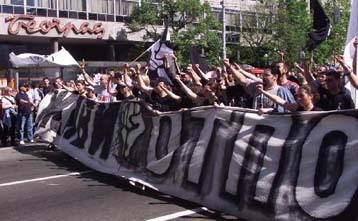 Επικράτηση της ενωμένης αντιπολίτευσης έναντι του Μιλόσεβιτς, δίνουν οι δημοσκοπήσεις