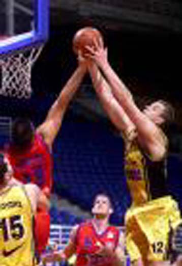 Η ΑΕΚ δύσκολα 66-61 τον Πανιώνιο