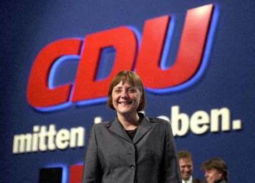 Σπάει το μέτωπο της ΕΕ κατά της Αυστρίας η Αγγελα Μέρκελ