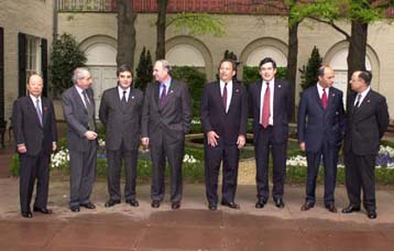 Θετική η πορεία της διεθνούς οικονομίας, αλλά χρειάζεται επαγρύπνηση