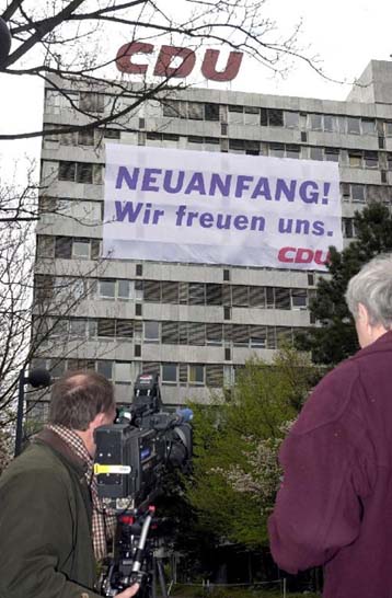 Η Μέρκελ ανέβασε τη δημοτικότητα της CDU