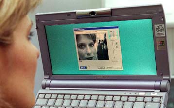 Νέοι υπολογιστές τσέπης με Windows CE από τη Microsoft