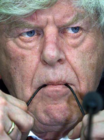 Αμετάβλητα προς το παρόν τα επιτόκια του ευρώ