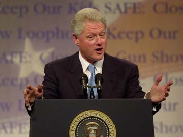 Ερωτηματικό η χορήγηση αμνηστίας στον Κλίντον για το σκάνδαλο Λεβίνσκι