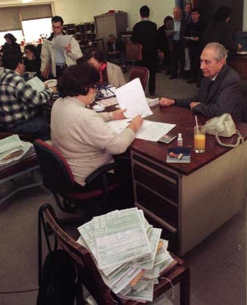 Πλεόνασμα στα κρατικά έσοδα 225 δισ. δραχμών το πρώτο τρίμηνο