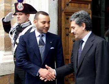 Αγωνίζεται να συσπειρωθεί η ιταλική κεντροαριστερά εν όψει των τοπικών εκλογών