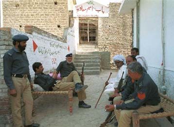 Νεκροί 16 σιίτες από επίθεση σε τέμενος του Πακιστάν
