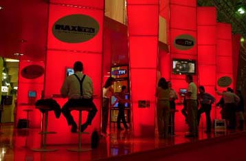 Το Internet προτιμά για την ενημέρωσή του ένας στους τέσσερις Αμερικανούς