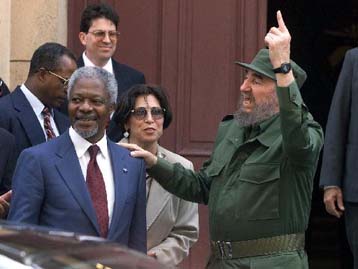 Τον εκδημοκρατισμό της κουβανικής κοινωνίας ζητεί ο Ανάν