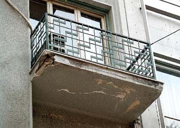 Κατεδαφίζονται τα σεισμόπληκτα κτίρια που κρίνεται ασύμφορο να επισκευαστούν