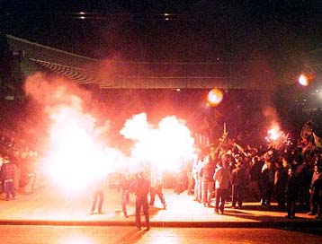 Επεισόδια στο Παναθηναϊκό Στάδιο μετά τη νίκη της ΑΕΚ