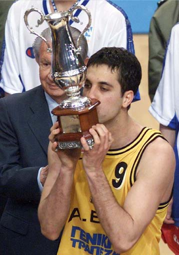 Βασίλισσα η ΑΕΚ 83-76 την Κίντερ