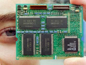 Υπολογιστής σε τσιπ από την Intel μέσα στο 2000