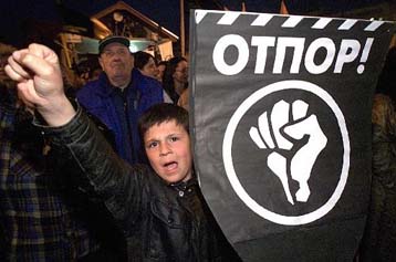 Η λογοκρισία του Τύπου πυροδοτεί νέες διαδηλώσεις στη Σερβία