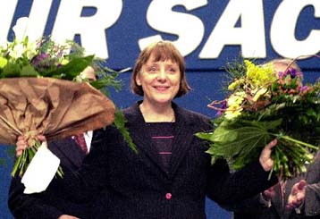 Εξελέγη θριαμβευτικά η Αγγελα Μέρκελ στην ηγεσία της CDU