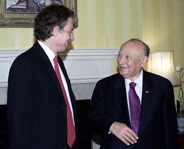 Τον τρίτο γύρο των συνομιλιών για το Κυπριακό συζήτησαν Κληρίδης – Μπλερ