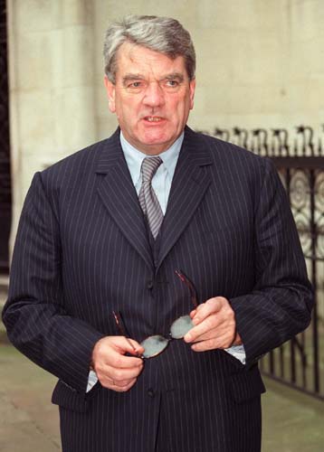 Η ιστορία του Ολοκαυτώματος σε δίκη;