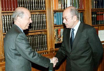 Ελαβε εντολή σχηματισμού κυβέρνησης ο Κ.Σημίτης