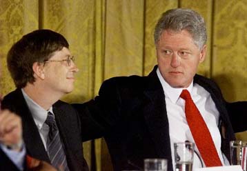 Ο Κλίντον ομιλητής στα εγκαίνια της εαρινής Comdex στο Σικάγο