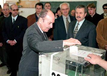 Στις κάλπες ο Πρόεδρος της Δημοκρατίας και οι πολιτικοί αρχηγοί