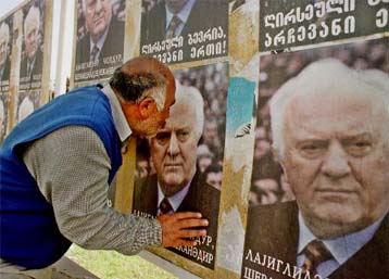 Εκλογές την Κυριακή και στη Γεωργία, με τον Σεβαρντνάτζε μεγάλο φαβορί