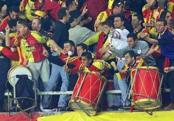 Αντικρουόμενες λύσεις προτείνουν Λιντς και Γαλατάσαραϊ για την ομαλή διεξαγωγή της ρεβάνς