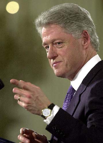 Αντιπαράθεση Κλίντον-Ρεπουμπλικάνων για τον προϋπολογισμό του 2001 που ενέκρινε η Γερουσία