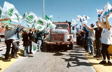 Περισσότερους από 700.000 ετεροδημότες κινητοποίησαν ΠΑΣΟΚ και ΝΔ