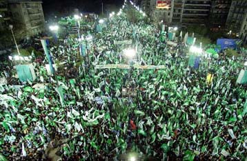 Επεσε η αυλαία της προεκλογικής περιόδου με τη συγκέντρωση του ΠΑΣΟΚ στο Πεδίον του Αρεως