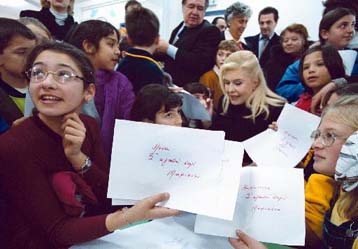 Ευχαριστίες Αραφάτ προς Βαρδινογιάννη για το παιδικό κέντρο εκπαίδευσης στη Βηθλεέμ