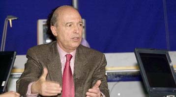 Κατώτατη σύνταξη για όλα τα ταμεία οι 150.000 εξαγγέλλει ο Κ.Σημίτης στα Νέα