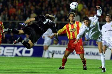 Βήμα τελικού από τη Γαλατάσαραϊ στη σκιά των νεκρών οπαδών της Λιντς