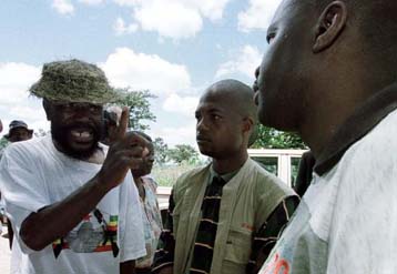 Υπέρ της κατάσχεσης γαιών των λευκών το Κοινοβούλιο της Ζιμπάμπουε