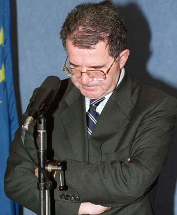 H Koμισιόν στηρίζει τον Πρόντι διαψεύδοντας φήμες περί πραξικοπήματος